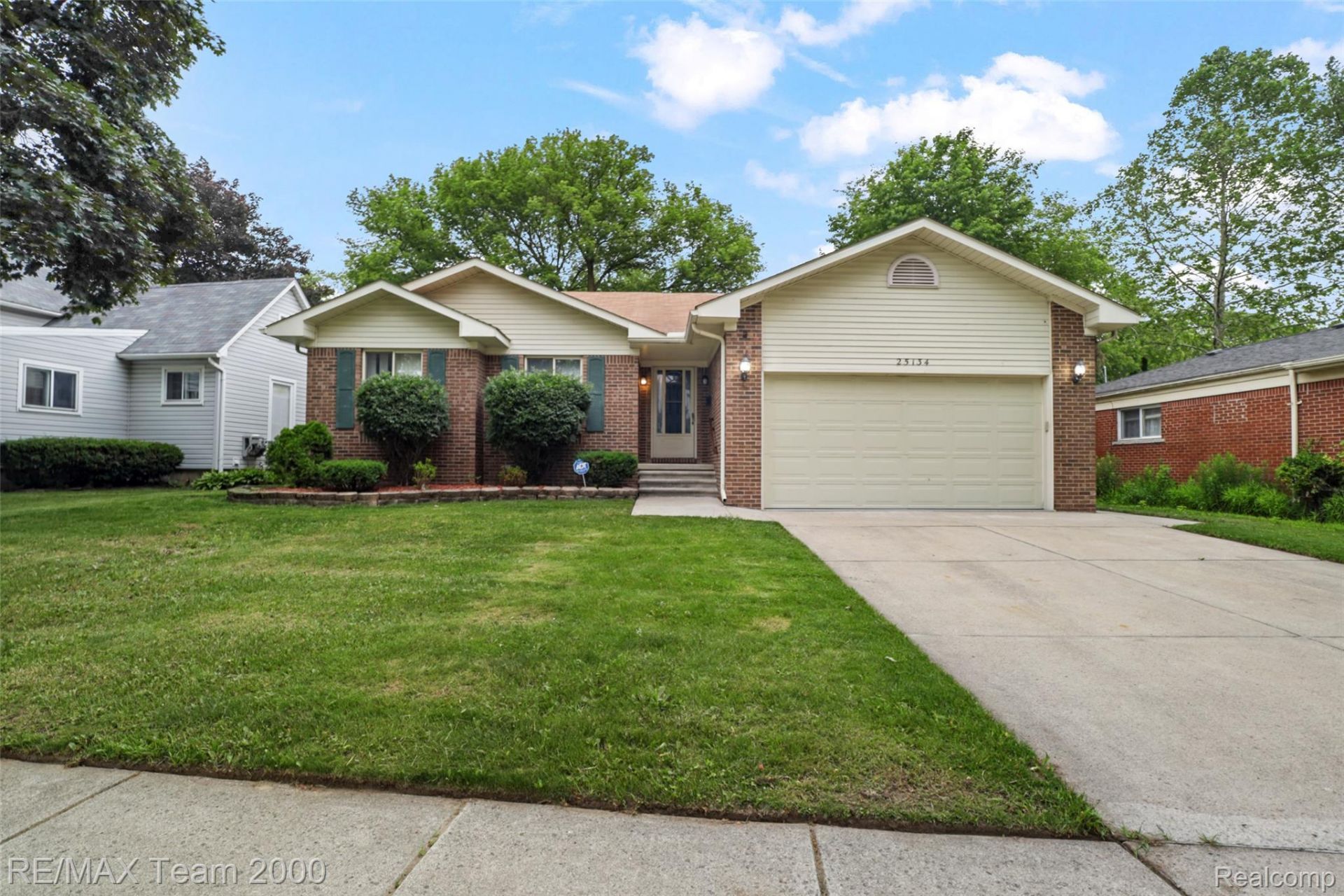 25134 Ann Arbor Trail, Dearborn Heights, Mi 48127 Main Photo