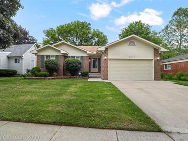 25134 Ann Arbor Trail, Dearborn Heights, Mi 48127