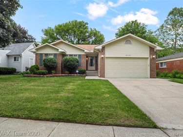 25134 Ann Arbor Trail, Dearborn Heights, MI 48127