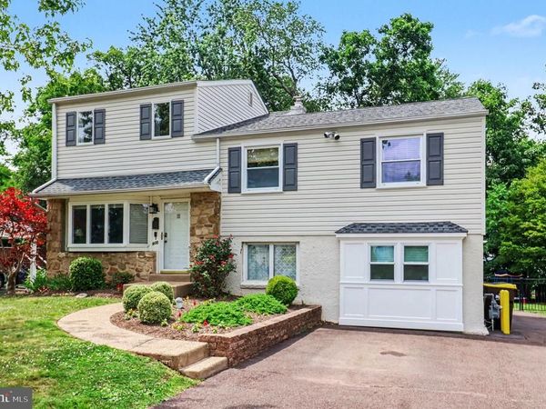 900 WOODLAWN DRIVE, LANSDALE, PA 19446