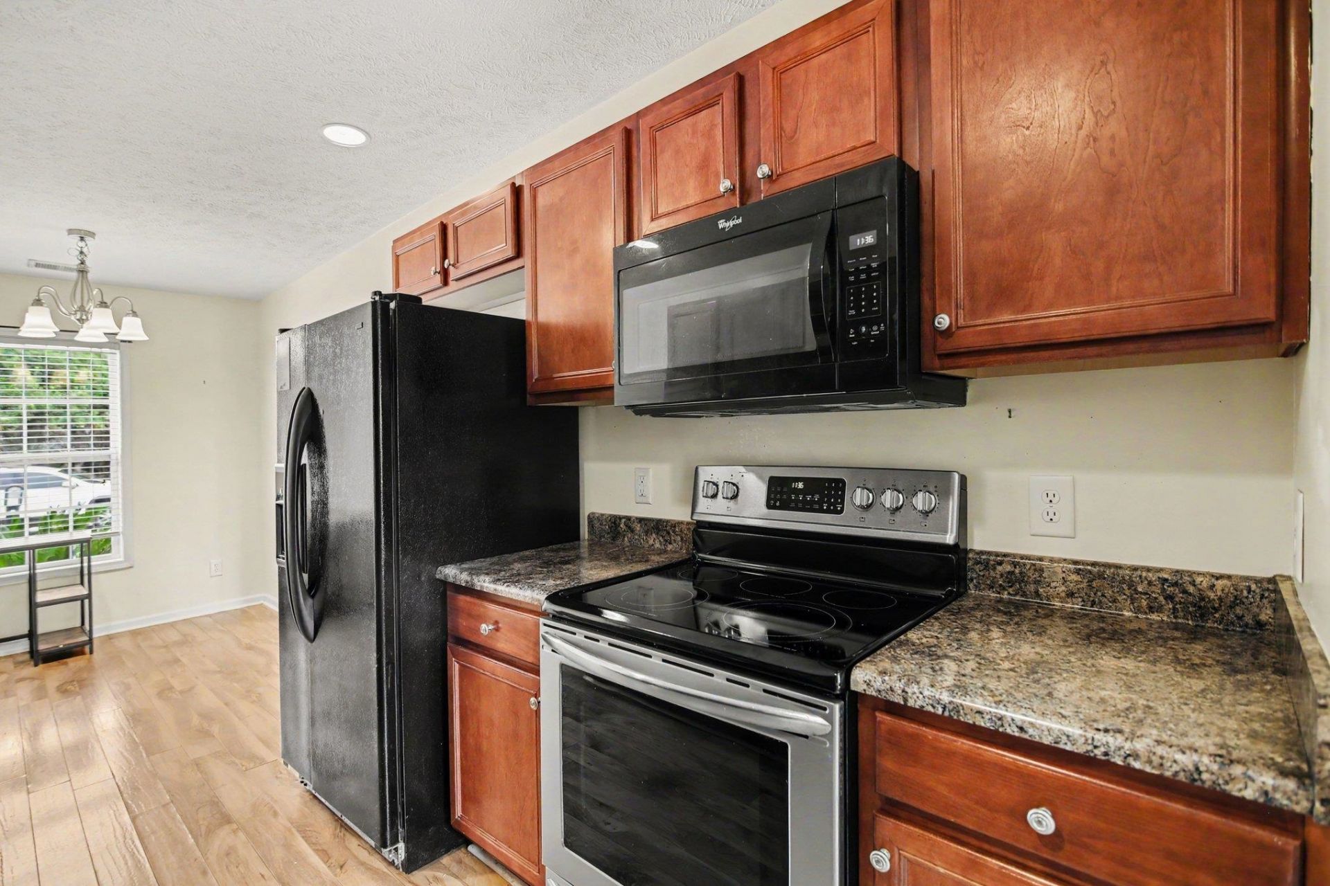 665 W Perry Rd. Photo 10