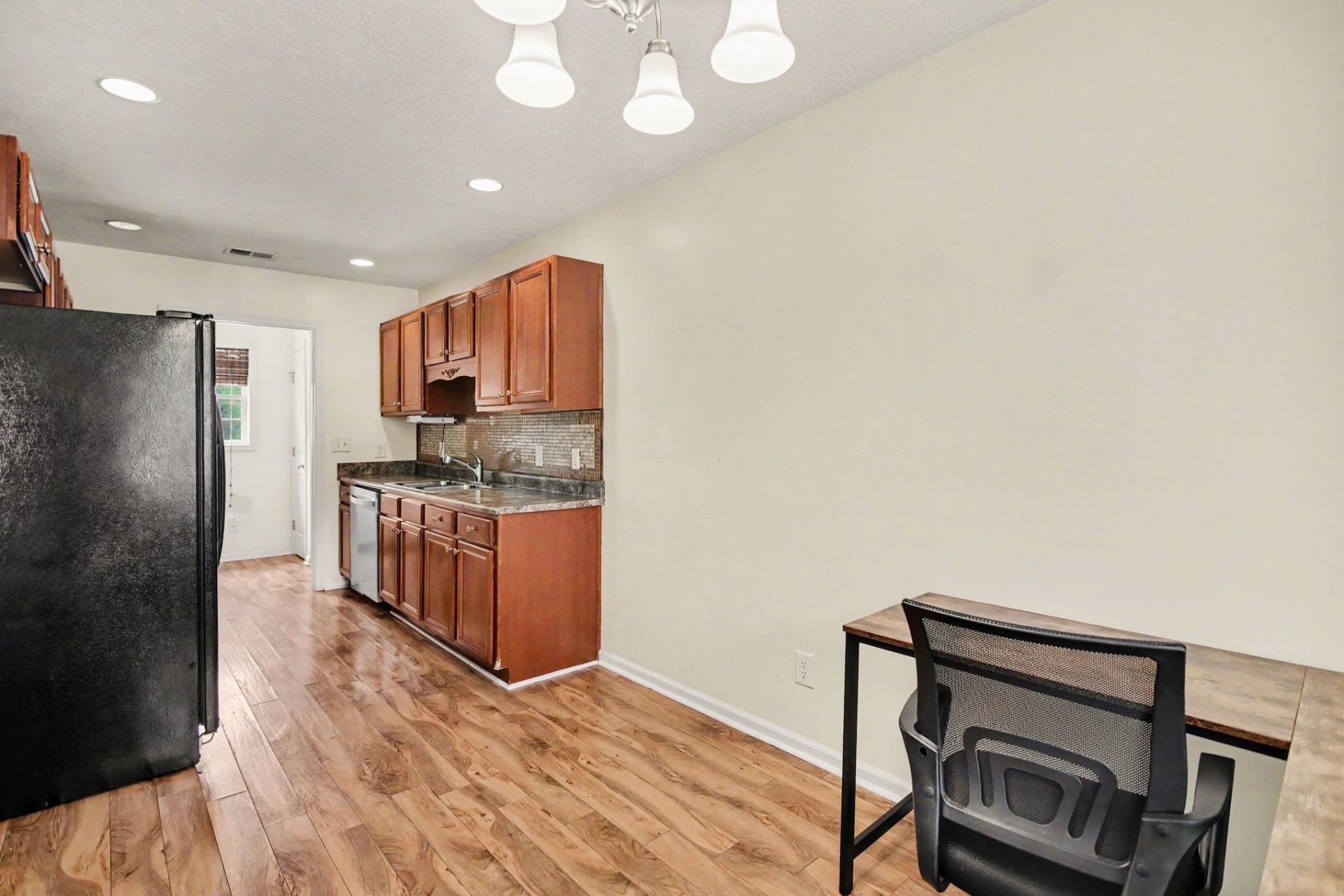 665 W Perry Rd. Photo 11