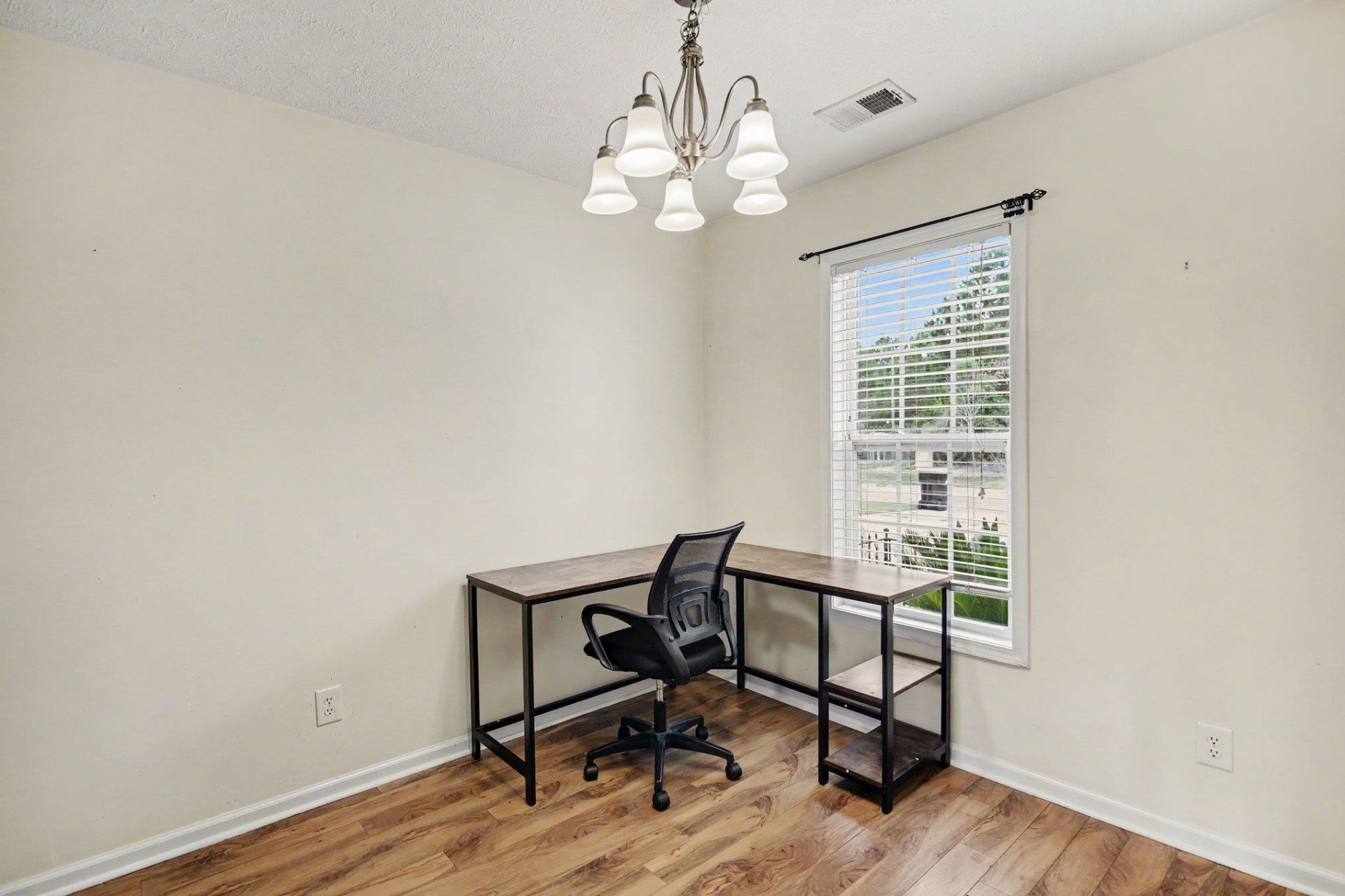 665 W Perry Rd. Photo 12