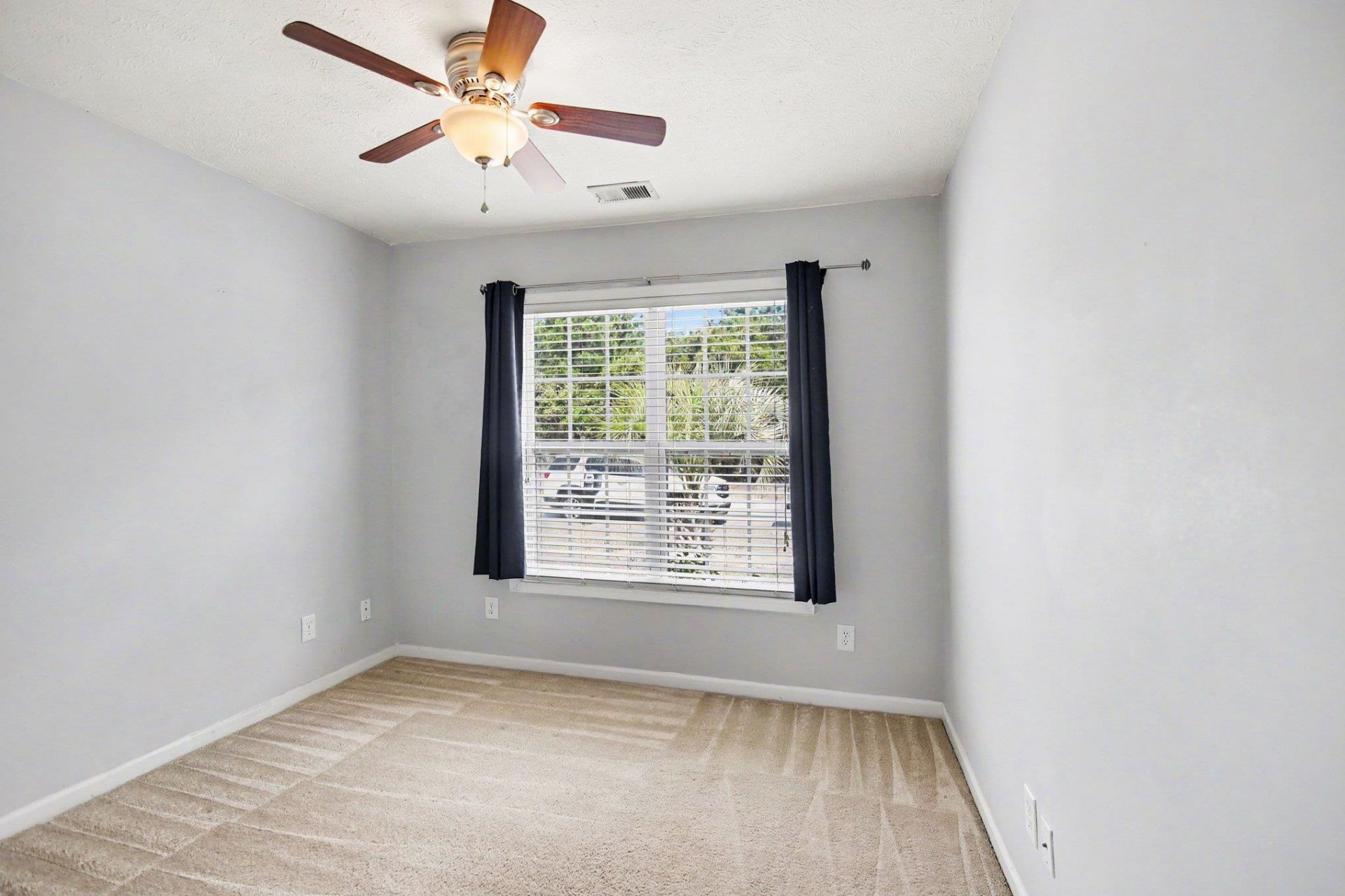 665 W Perry Rd. Photo 16