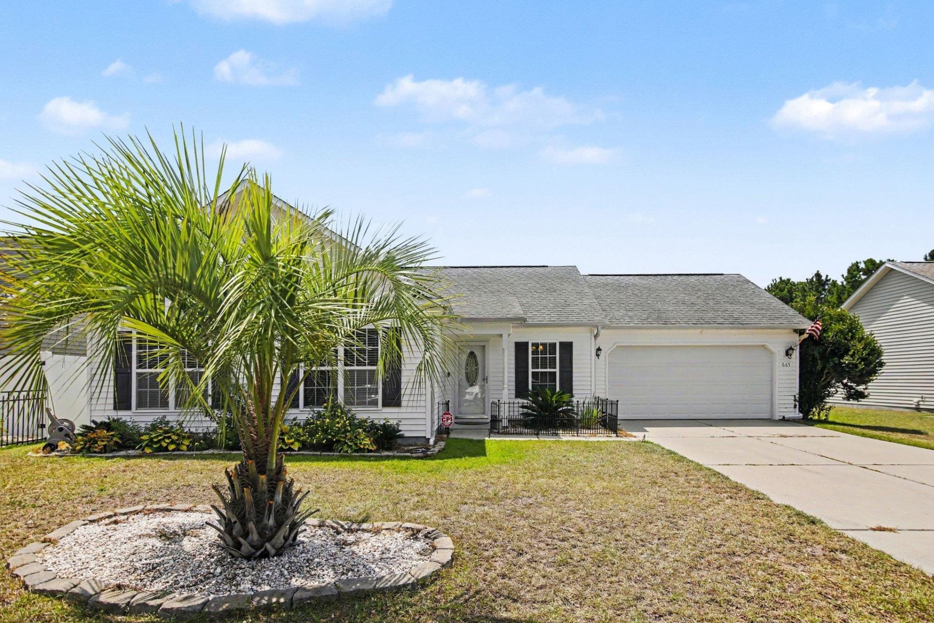 665 W Perry Rd. Photo 2