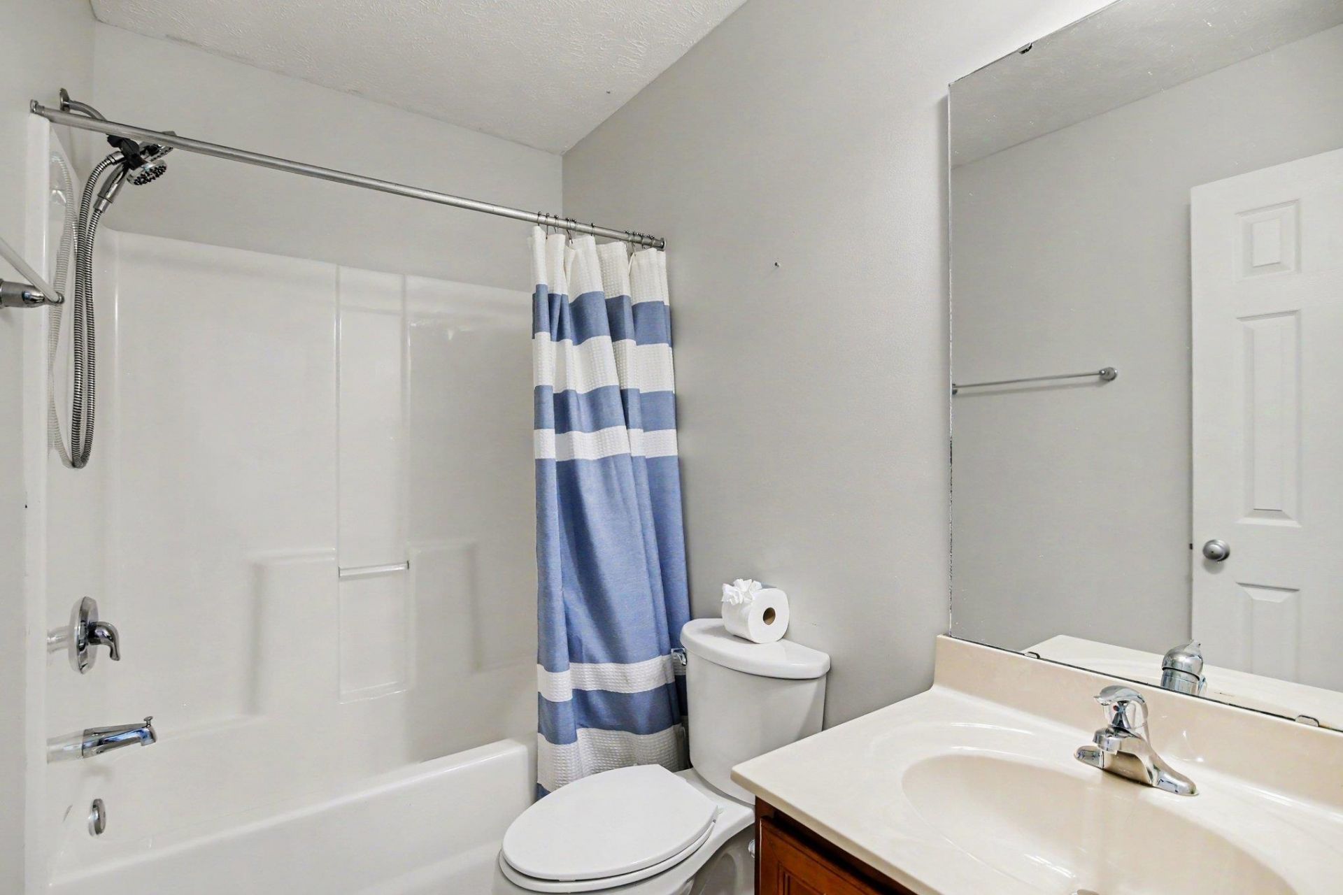 665 W Perry Rd. Photo 20