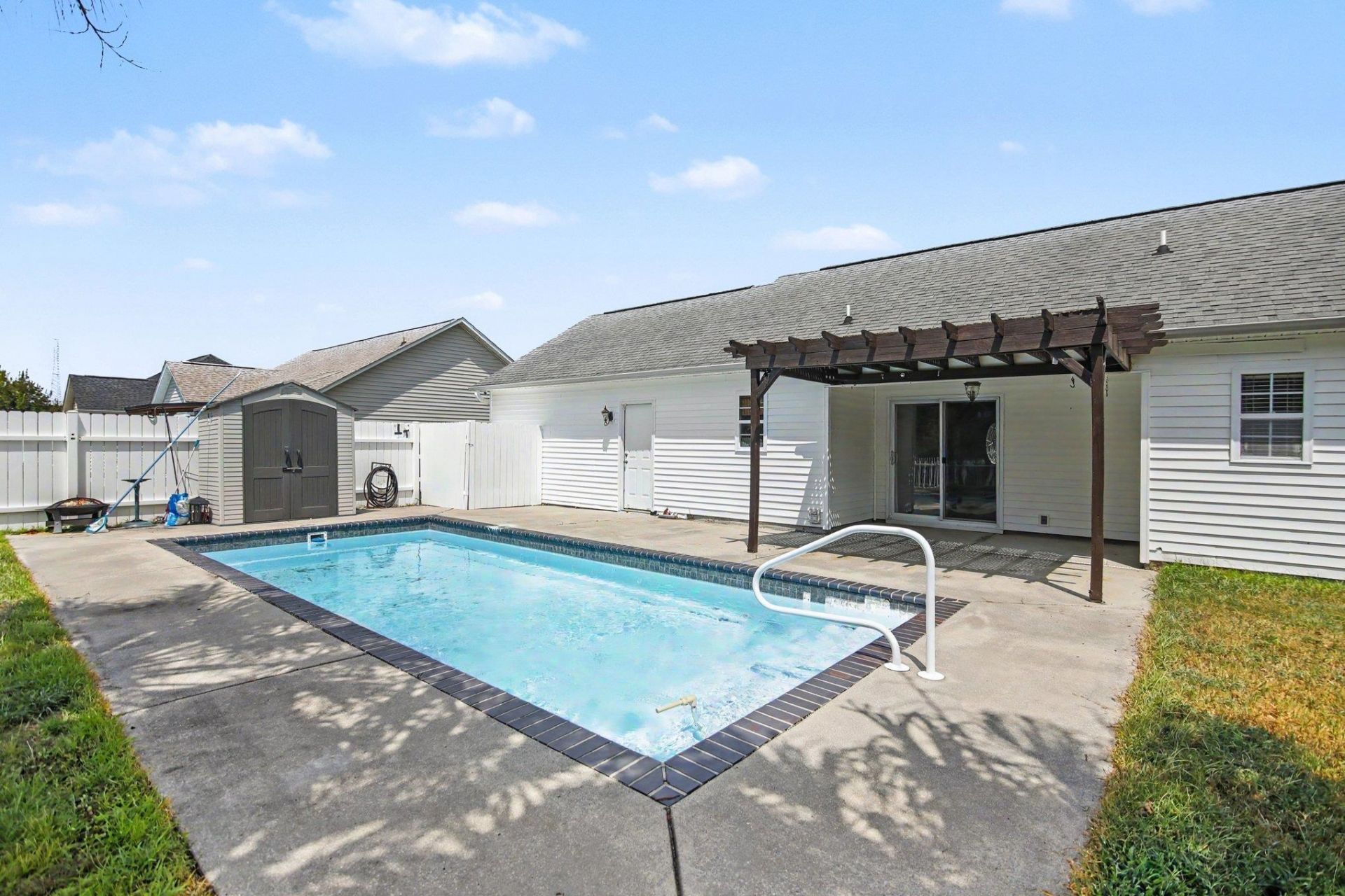 665 W Perry Rd. Photo 24
