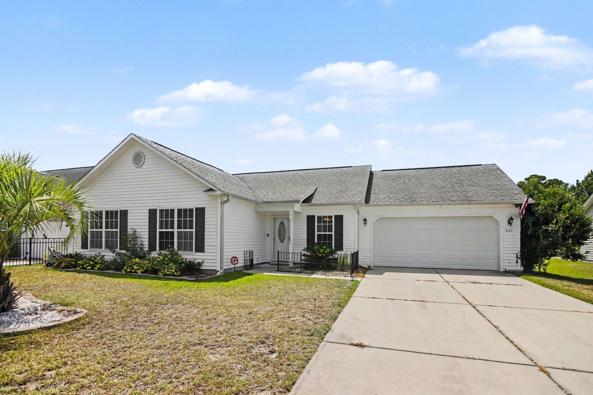665 W Perry Rd. Photo 3