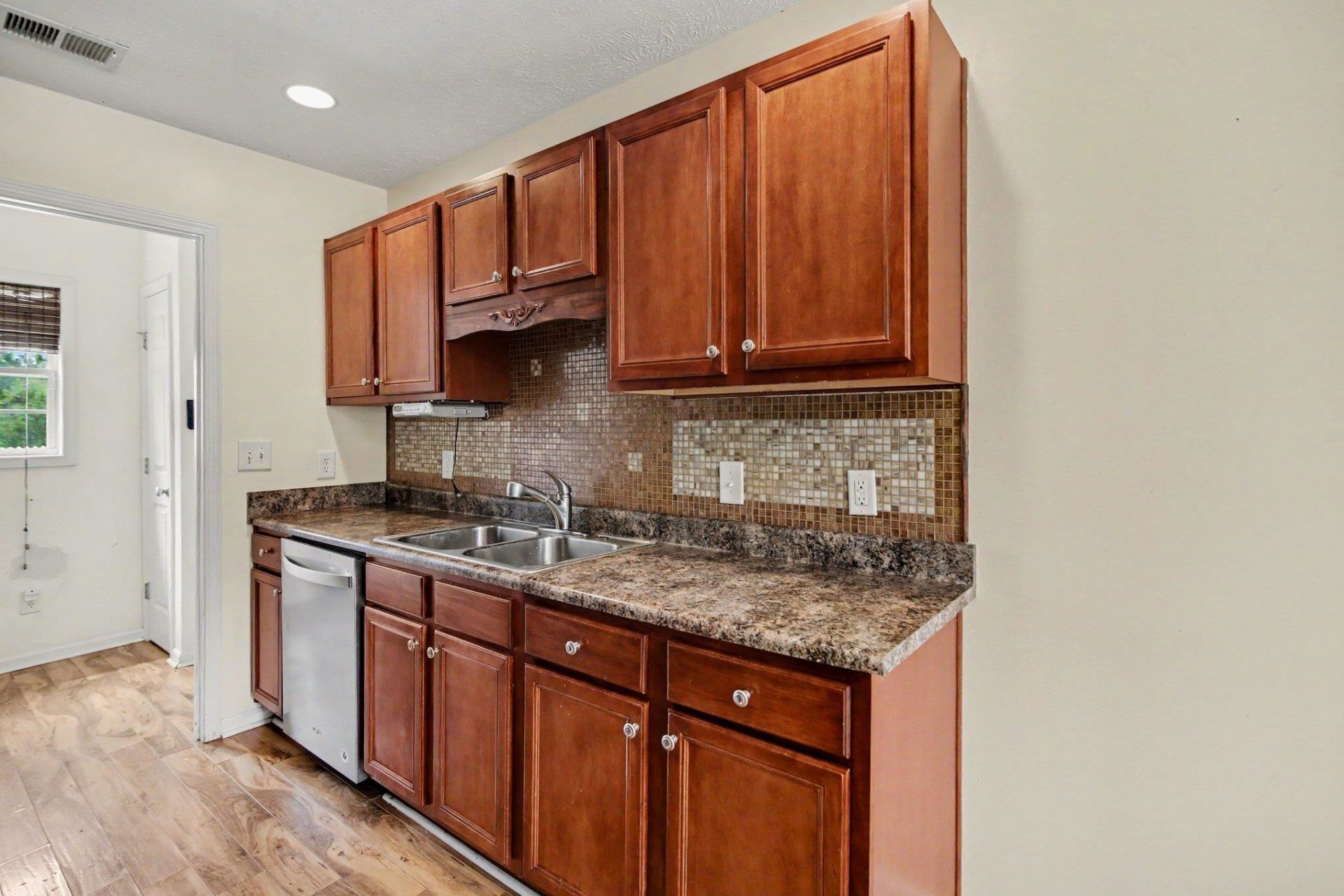 665 W Perry Rd. Photo 8