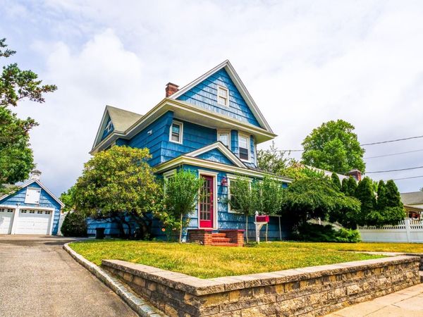 14 Easton Street, Lindenhurst, NY 11757