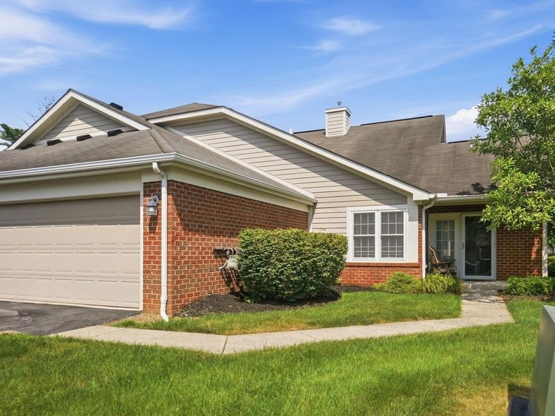 7424 Cherry Brook Drive , Reynoldsburg, OH 43068 Photo 2