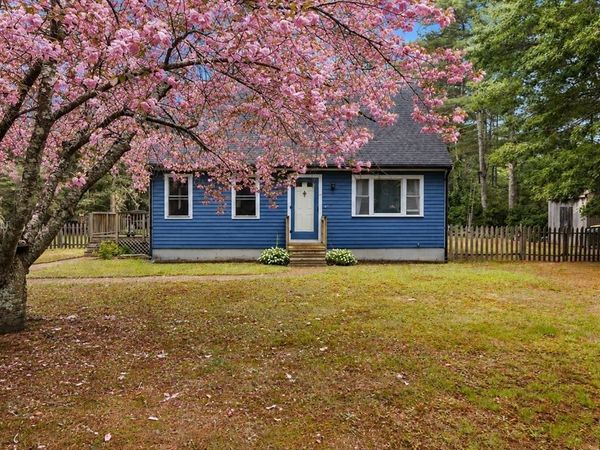 25 Main St, Carver, MA 02330