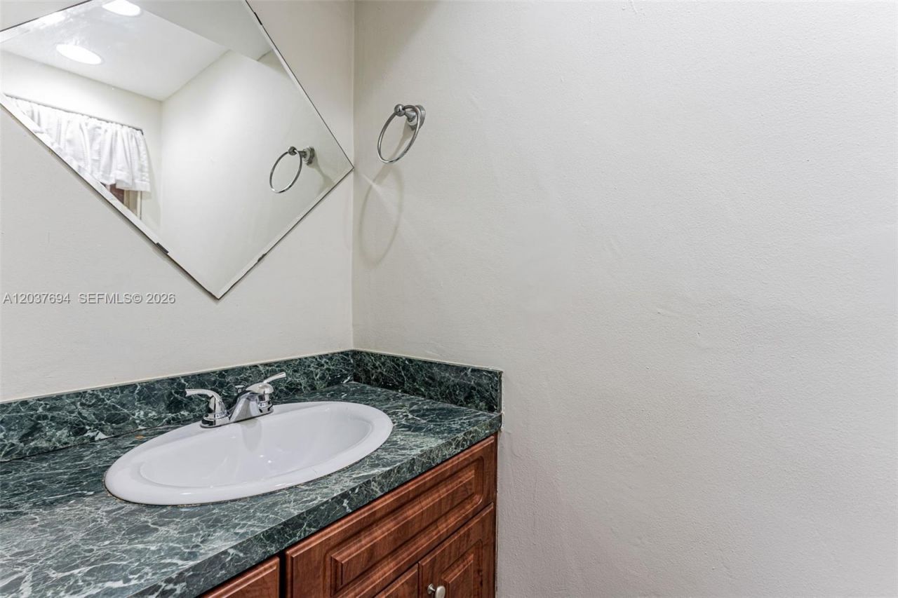 1100 W 35th St , Unit 23, Hialeah, FL 33012 Photo