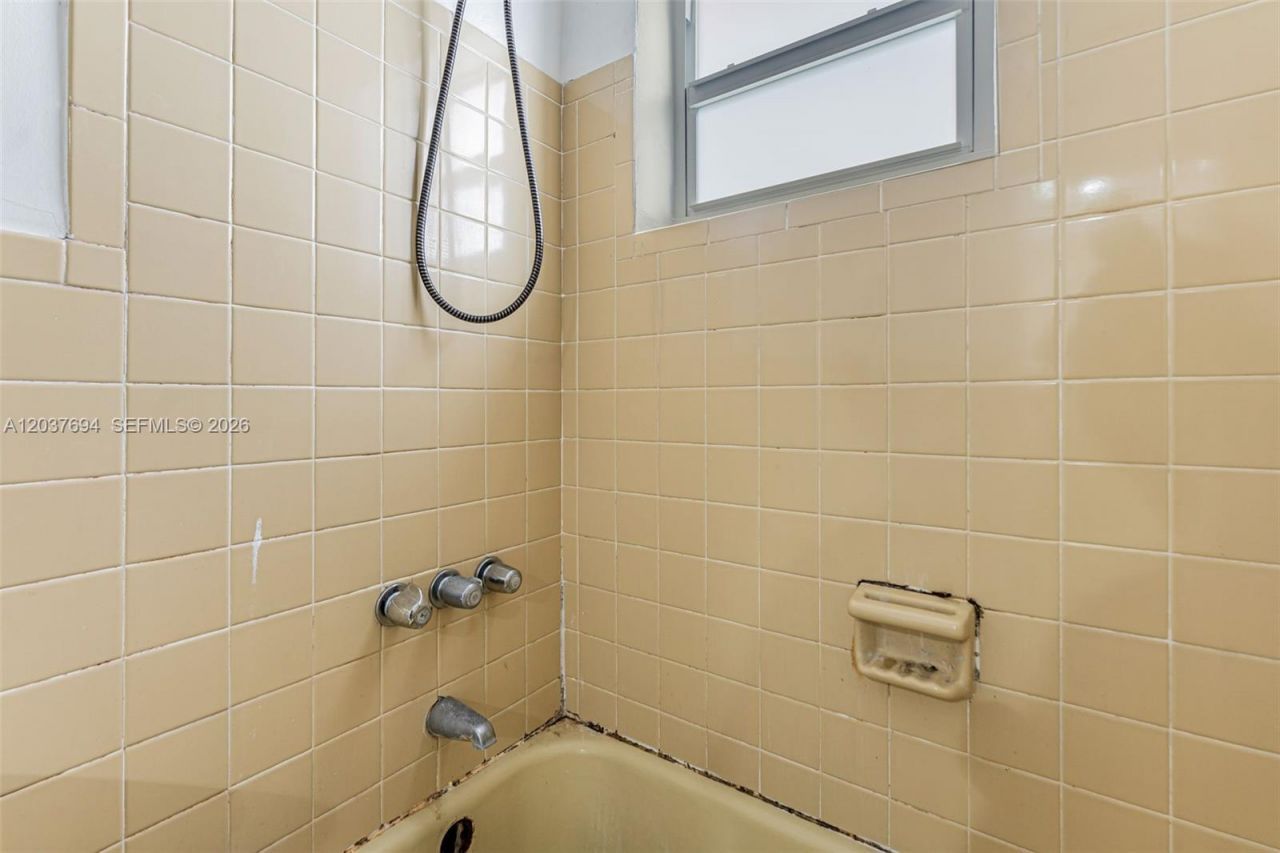 1100 W 35th St , Unit 23, Hialeah, FL 33012 Photo