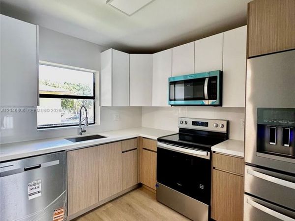2540 W 67th Pl, Unit 202-28, Hialeah, FL 33016