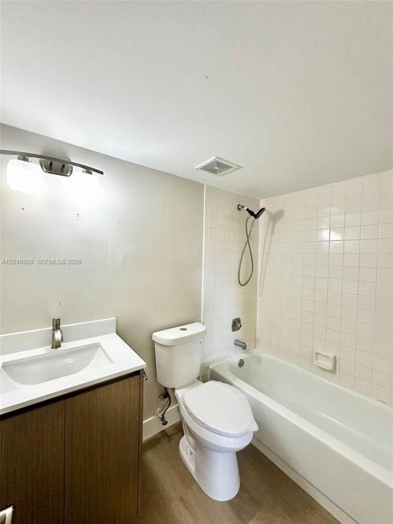 2540 W 67th Pl , Unit 202-28, Hialeah, FL 33016 Photo