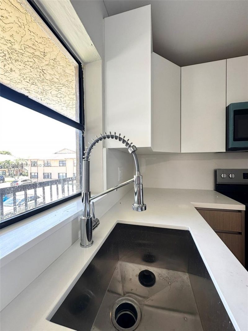 2540 W 67th Pl, Unit 202-28, Hialeah, FL 33016 Photo