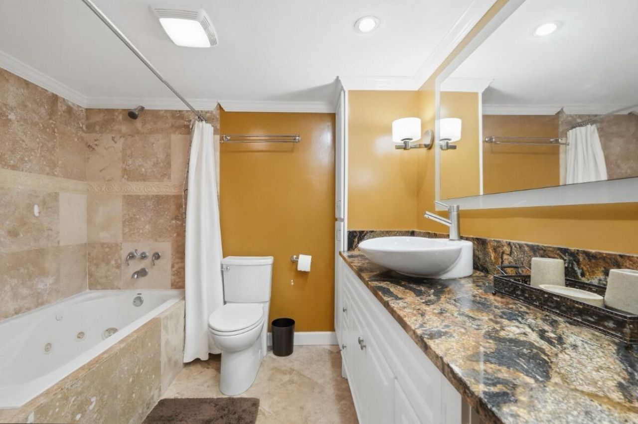 3001 S Palm Aire Drive, Unit 206, Pompano Beach, FL 33069 Photo