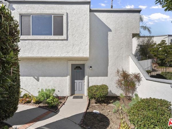 18515 Mayall Street, Unit J, Northridge, CA 91324