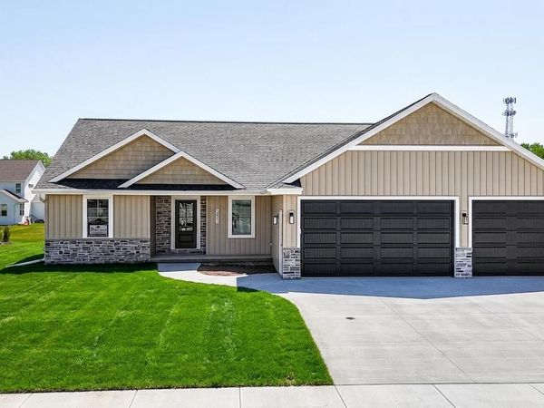 W5845 ROUNDSTONE PLACE, Menasha, WI 54952