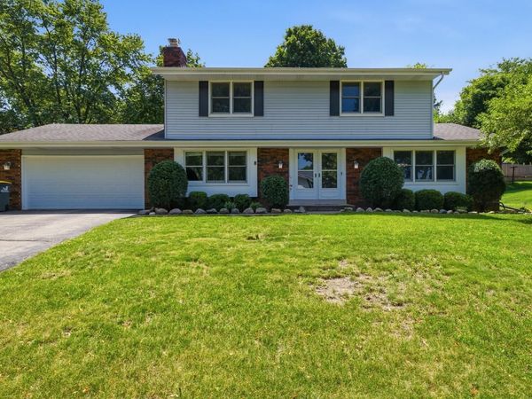 2319 Napa TRAIL, Waukesha, WI 53188