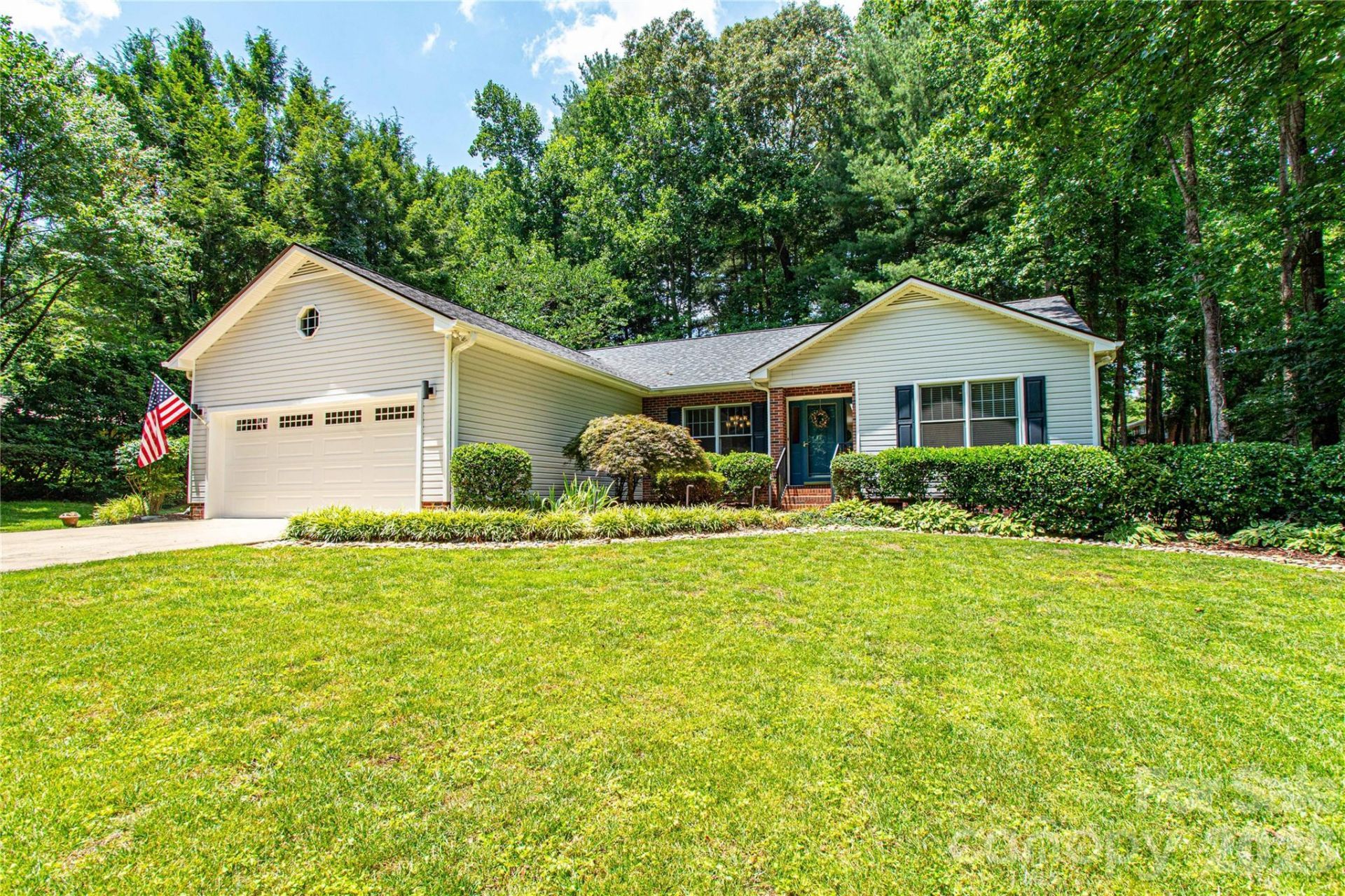 1705 Hummingbird Lane, Hendersonville, NC 28792 Main Photo