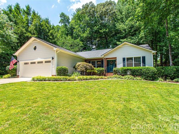 1705 Hummingbird Lane, Hendersonville, NC 28792