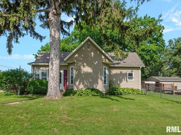 207 S POLK Street, Athens, IL 62613