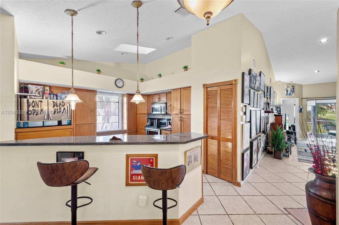 8220 Waterford Ln , Tamarac, FL 33321 Photo