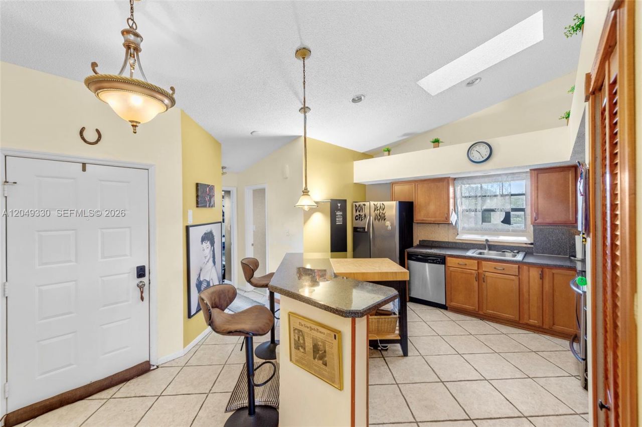 8220 Waterford Ln , Tamarac, FL 33321 Photo