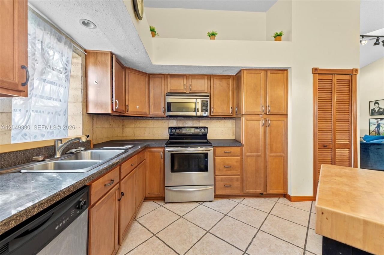 8220 Waterford Ln , Tamarac, FL 33321 Photo