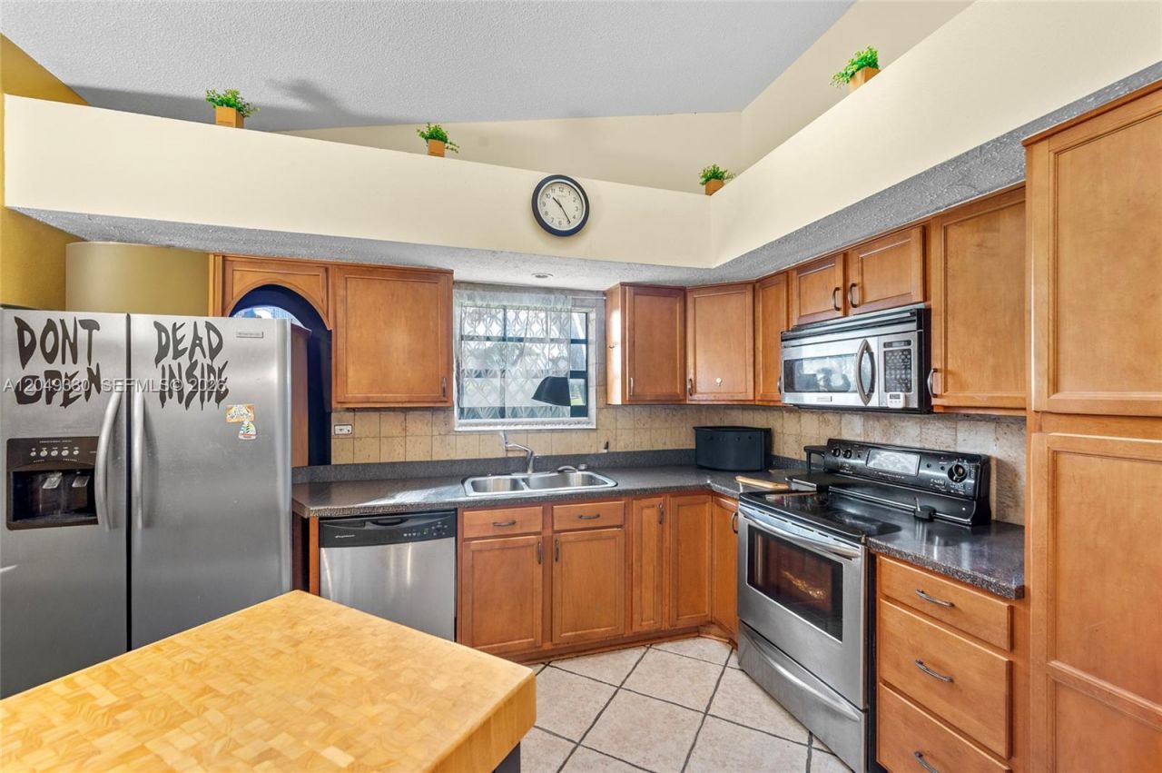 8220 Waterford Ln , Tamarac, FL 33321 Photo