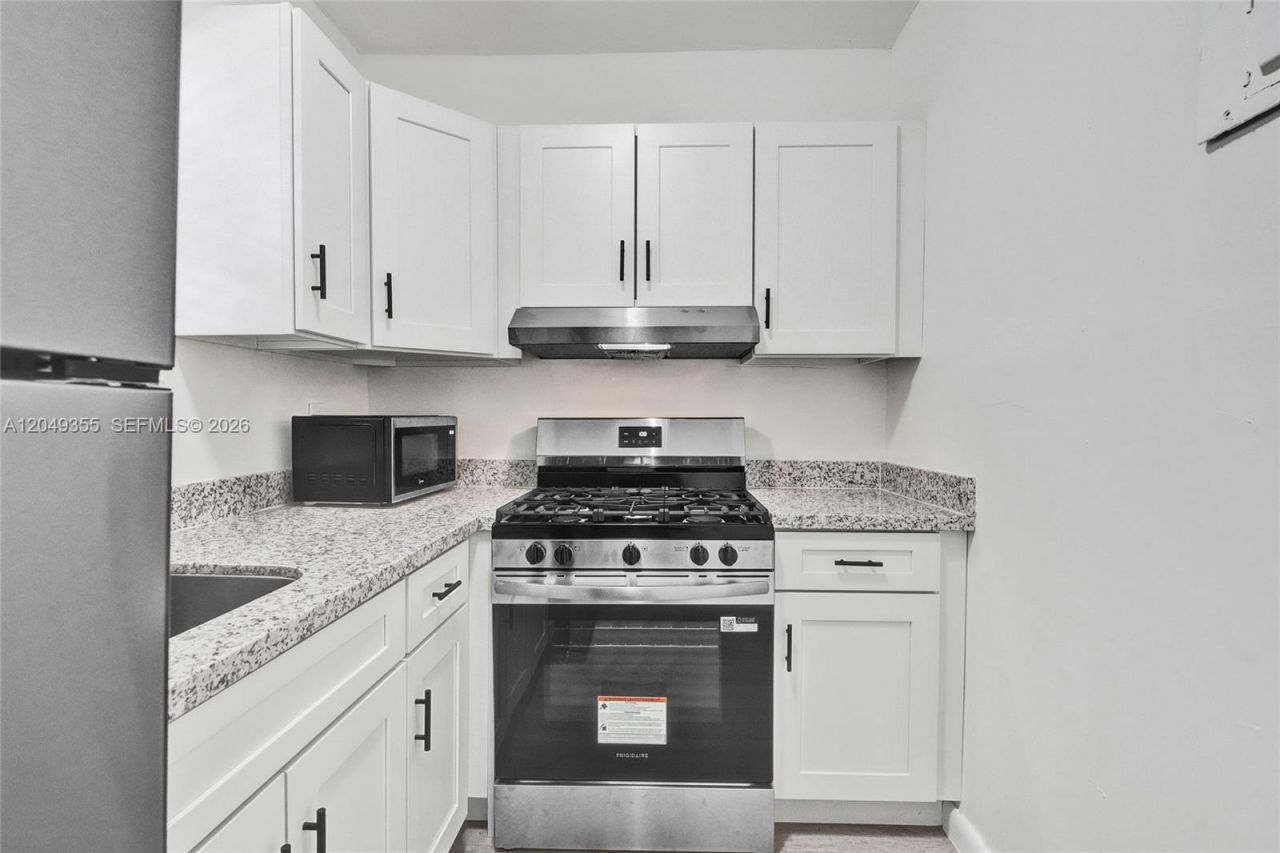 200 NW 13th St, Unit 5, Miami, FL 33136 Photo