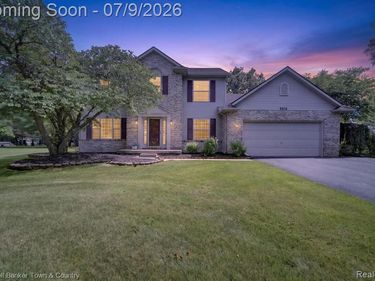 9016 Hyacinth Way, Green Oak Twp, MI 48116
