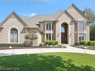 1642 Stony Creek Drive, Rochester, MI 48307
