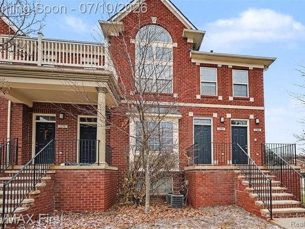 1582 Devon Lane, Troy, MI 48084