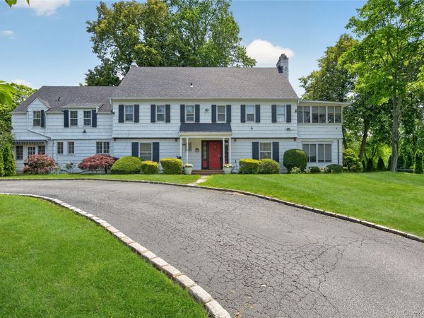 5 Kohlsaat Court, Smithtown, NY 11787