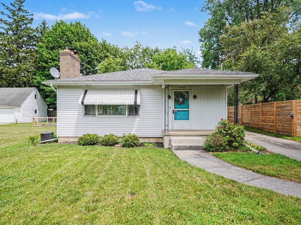1234 Fay Avenue NW, Grand Rapids, MI 49504
