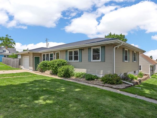 2228 Mallory Street SW, Cedar Rapids, IA 52404