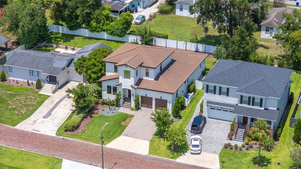 2403 Derbyshire Avenue , Lakeland, FL 33803 Photo