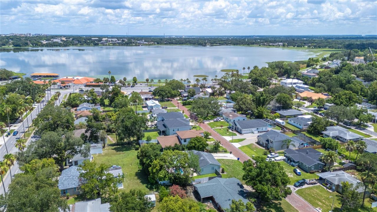 2403 Derbyshire Avenue , Lakeland, FL 33803 Photo