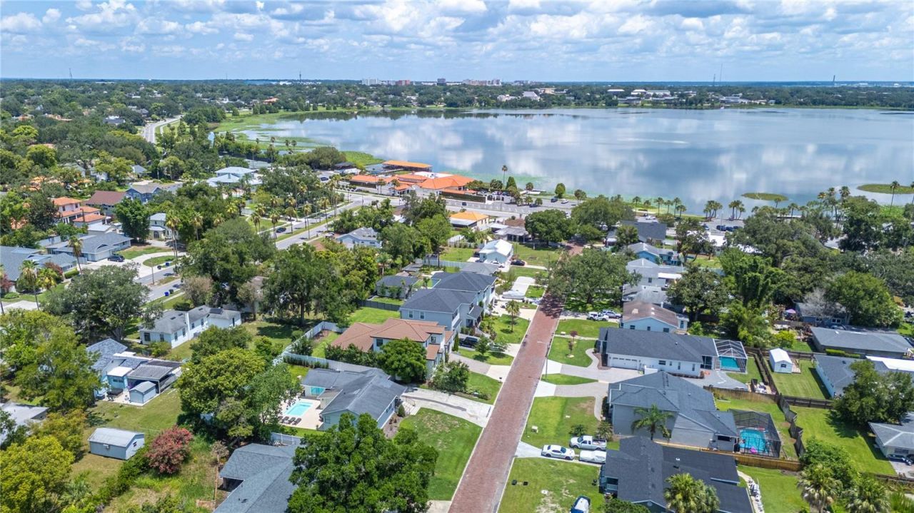 2403 Derbyshire Avenue , Lakeland, FL 33803 Photo
