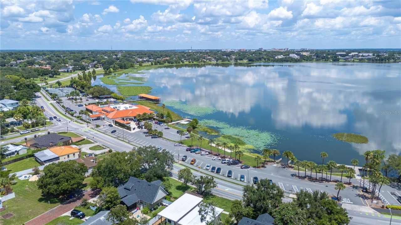 2403 Derbyshire Avenue , Lakeland, FL 33803 Photo
