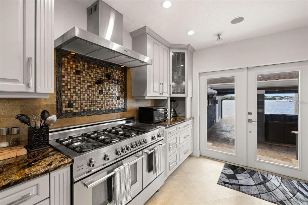 2785 Bayside Drive S, Saint Petersburg, FL 33705 Photo