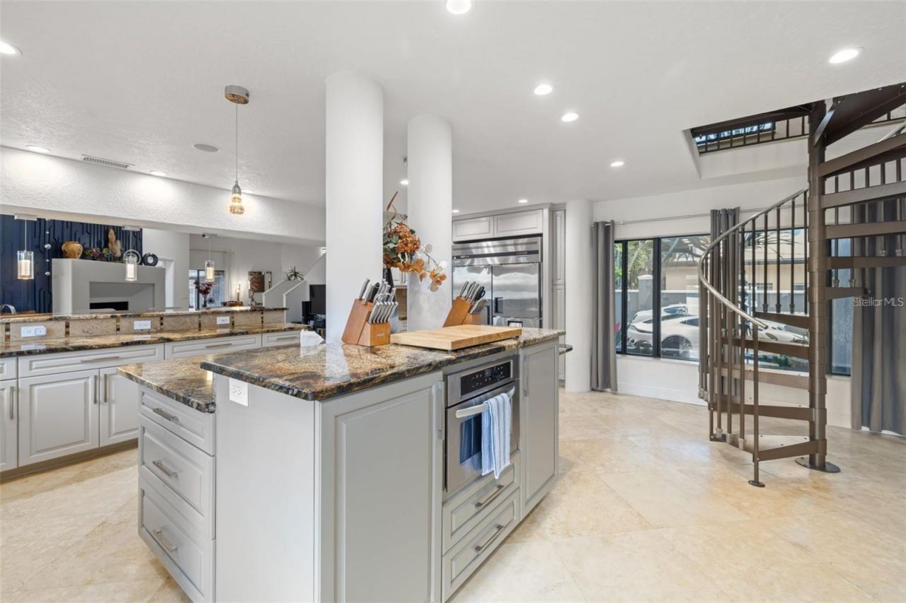2785 Bayside Drive S, Saint Petersburg, FL 33705 Photo