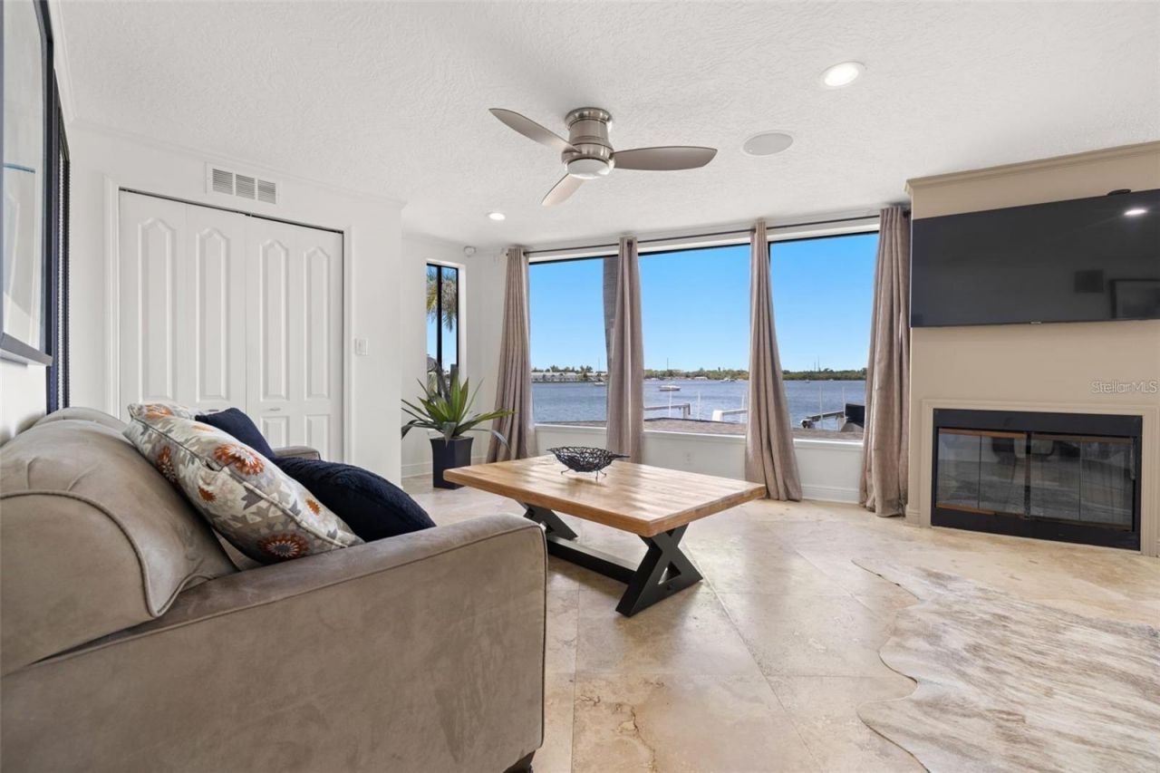2785 Bayside Drive S, Saint Petersburg, FL 33705 Photo