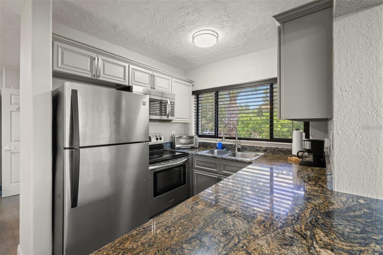 2785 Bayside Drive S, Saint Petersburg, FL 33705 Photo