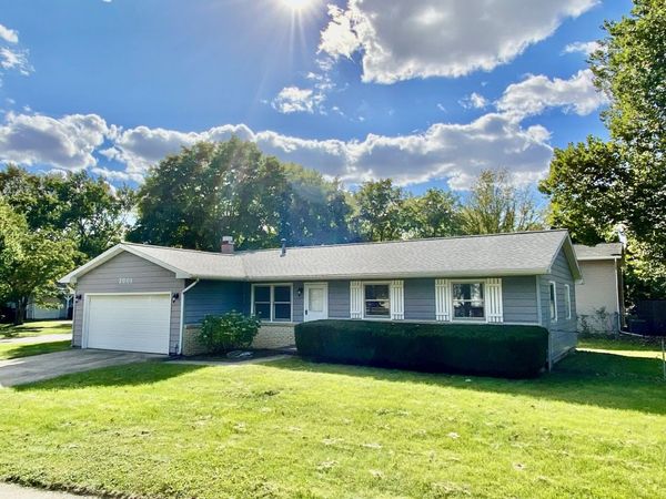 2009 Crescent Drive , Champaign, IL 61821