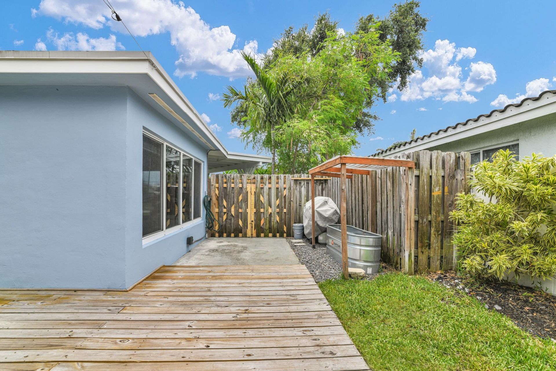 909 SE 16 Place, Deerfield Beach, FL 33441 Photo