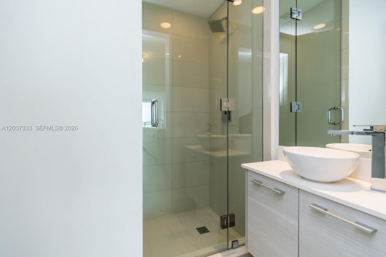 650 NE 32nd St , Unit 805, Miami, FL 33137 Photo